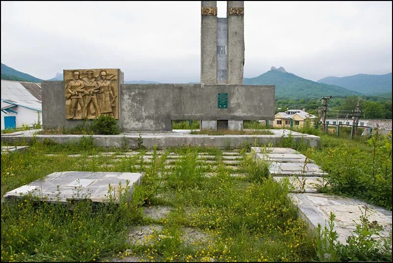 Погода село партизаны. Лесное Судак памятники партизанам. Село Партизаны Кировский район. Памятник в селе Партизаны Кировский район Крым. Партизаны Кировский район.