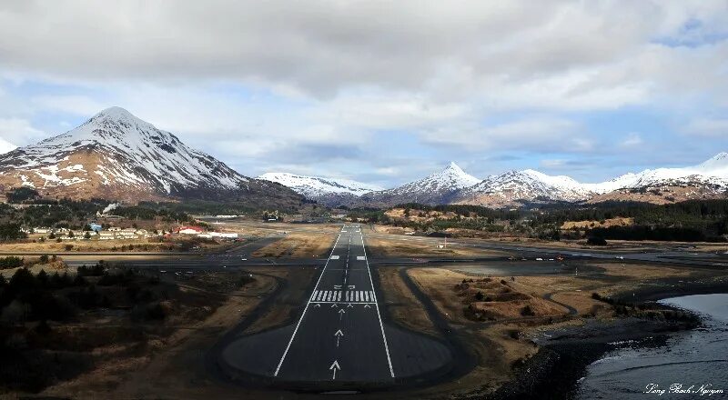 Кадьяк аэропорт. Kodiak Alaska Airport. Остров Аляска. Ранвей Красноярск. Аляска аэропорт