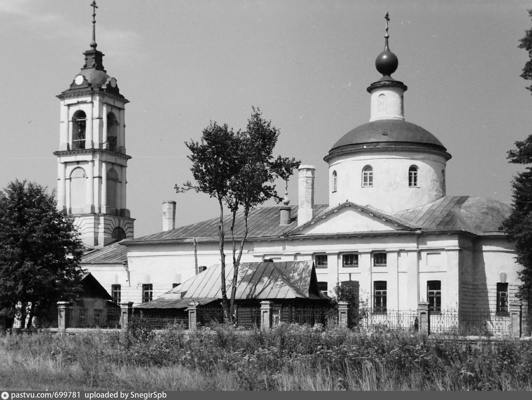 Село зюзино. Церковь Рождества Богородицы Павловский Посад. Саурово-храм Павловский Посад. Зюзино храм Рождества Богородицы. Храм Рождества Богородицы в Зюзино Раменский район.