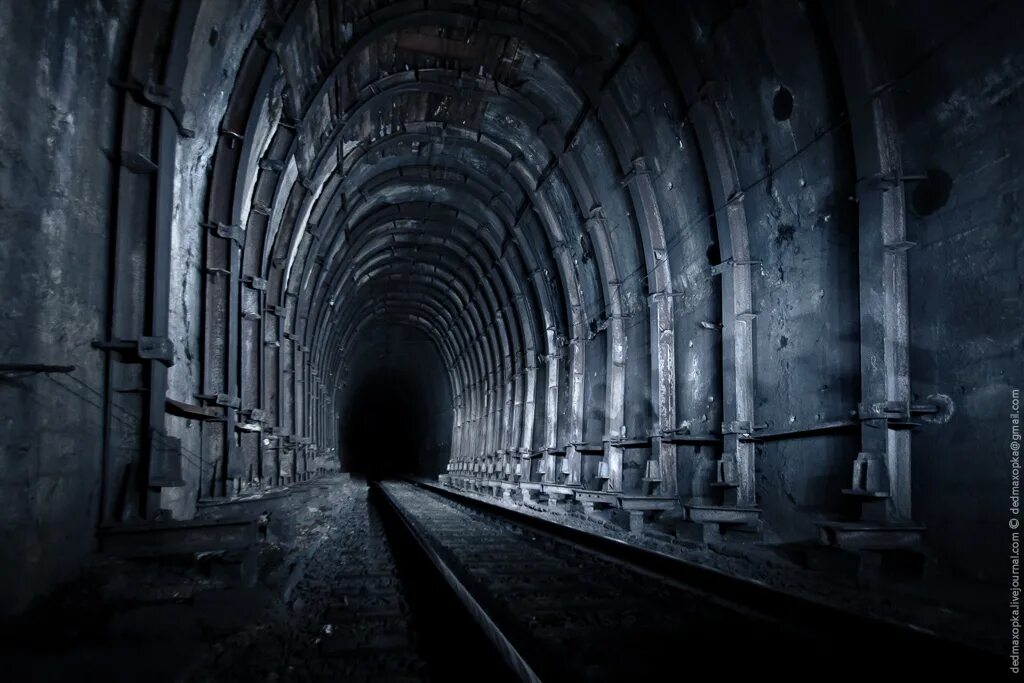 мрачный туннель. ночной тоннель. жуткий тоннель. мрачный туннель. темные туннели.