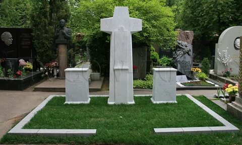 Могила сергея