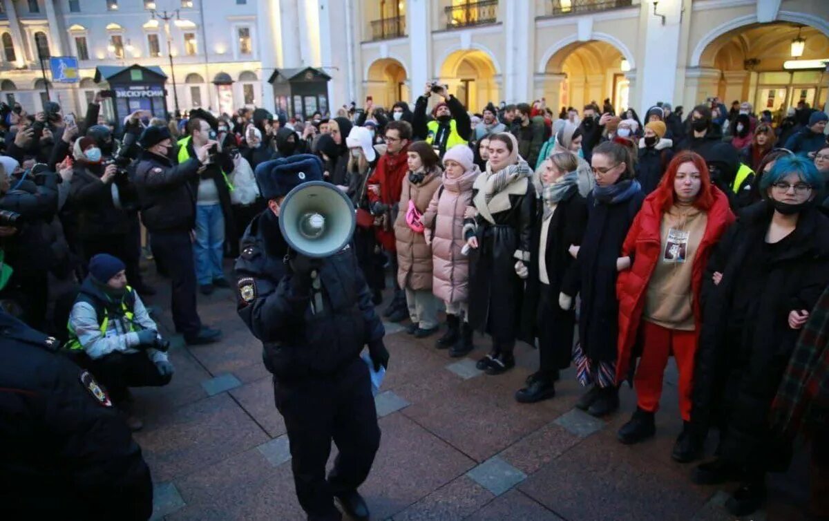 Новости спб и лен. Антивоенные митинги в Санкт Петербурге. Митинги СПБ 2022. Протесты в Питере. Акции против войны в Петербурге.