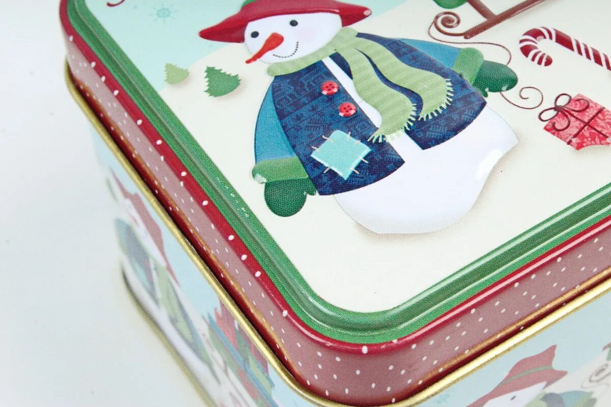 Железная новогодняя коробка. Жестяная коробка для новогоднего подарка. Печенье в металлической коробке. Железная новогодняя коробка. Железная новогодняя коробка.