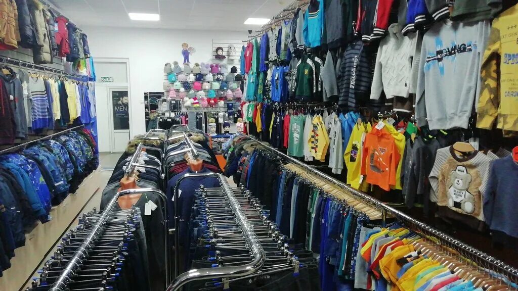 магазин одежды. магазин вещей. рынок вещей в адлере. краснодарский край магазины одежды. магазин курортных товаров.