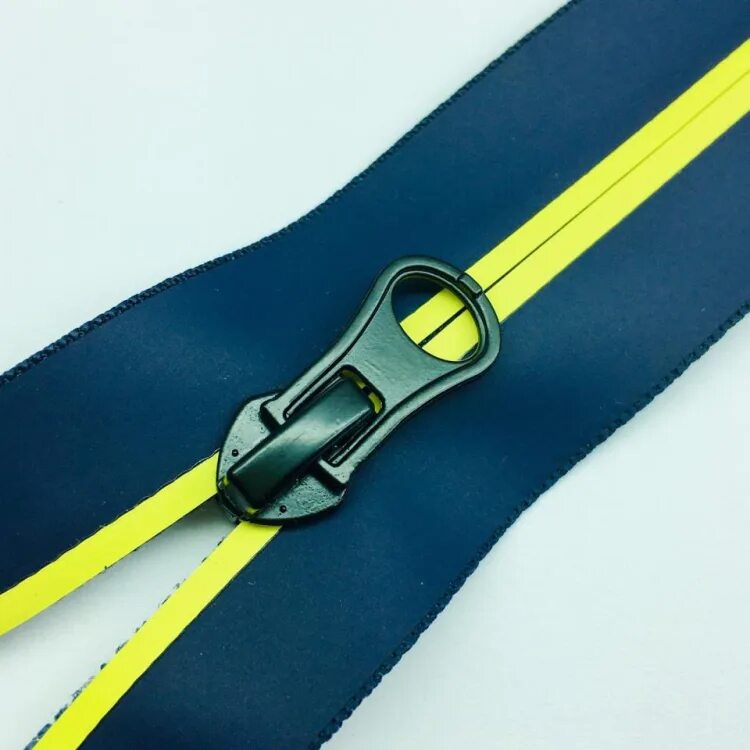 Молния водонепроницаемая зеленая. Бегунок влагозащищенной молнии sbs. Молния maxzipper влагостойкие черный 18. Молнии влагозащитные ykk 5cn. Водонепроницаемые молнии ykk.