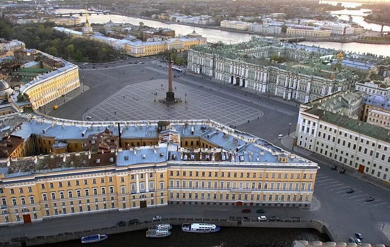 Санкт петербург дворцовая площадь 6 8 эрмитаж. Дворцовая площадь главный штаб в Санкт-Петербурге. Главный штаб Дворцовая площадь. Ансамбль Дворцовой площади в Санкт-Петербурге. Росси Дворцовая площадь.