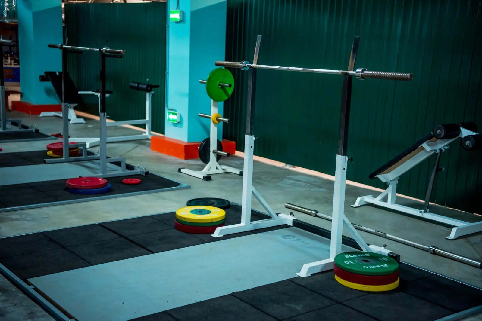 атлетика новомосковск фитнес центр. зал тяжелой атлетики чехов-2. атлетик барнаул тренажерный зал. атлетика зал. залы тяжелой атлетики в москве.