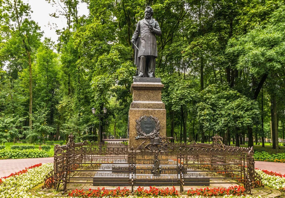 Памятник м и Глинке в Смоленске. Памятник Глинке в Смоленске Глинка. Памятник Глинке в Москве. Памятник Михаилу Глинке. Где похоронен глинка город