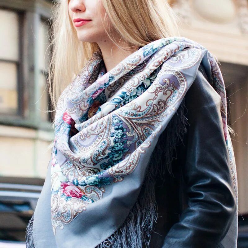 Шейный платок эрмес. Тайна сердца платок павловопосадский. Шелковый платок. Какого цвета должен быть платок. Какого цвета должен быть платок.