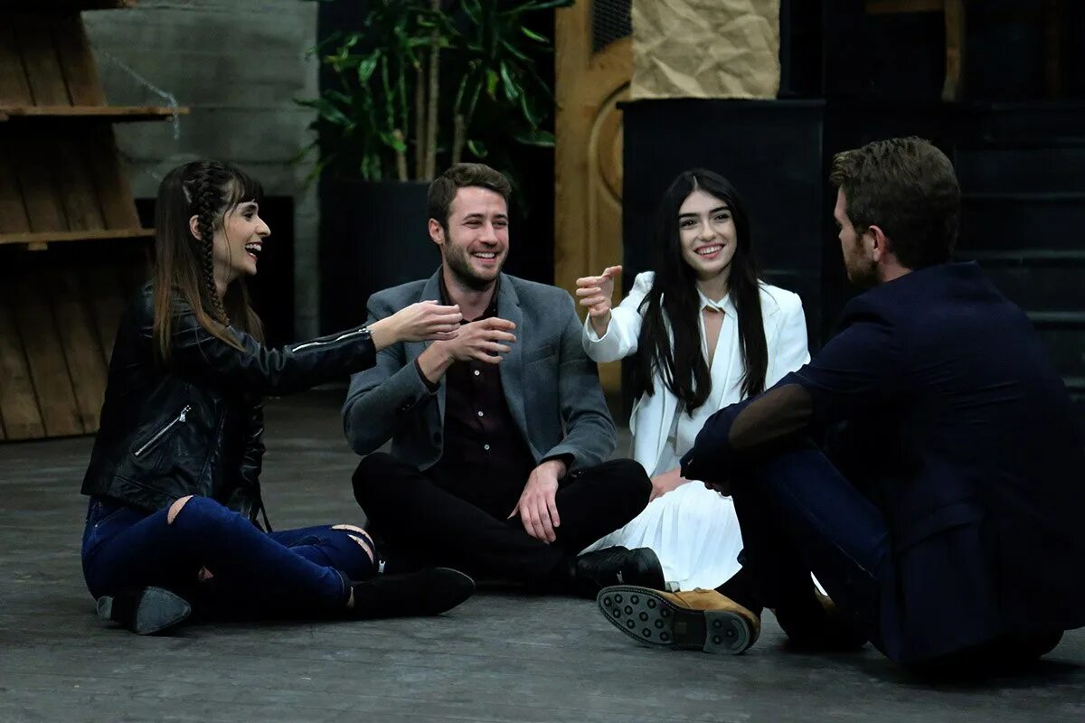 Турецкие фильмы про любовь. Бурджу озберк - айше "любовь напоказ". Ask ve umut 209 youtube. Любовь логика месть турецкий сериал 2021. Любовь напоказ сериал 2019–2020.