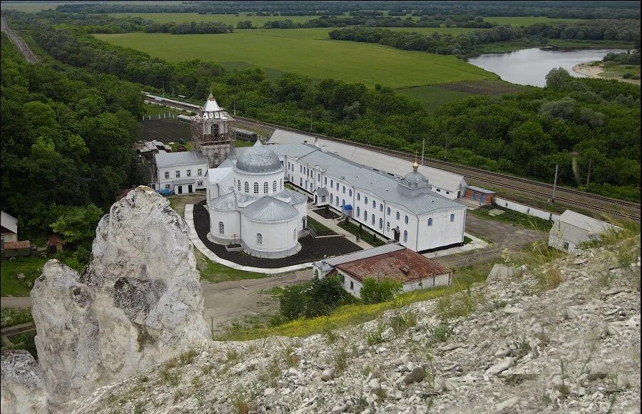 Дивногорский Успенский монастырь пещерный храм. Дивногорье Воронежская область монастырь. Дивногорье Воронежская область экскурсии. Дивногорье музей заповедний Воронежской области. Воронеж экскурсионный