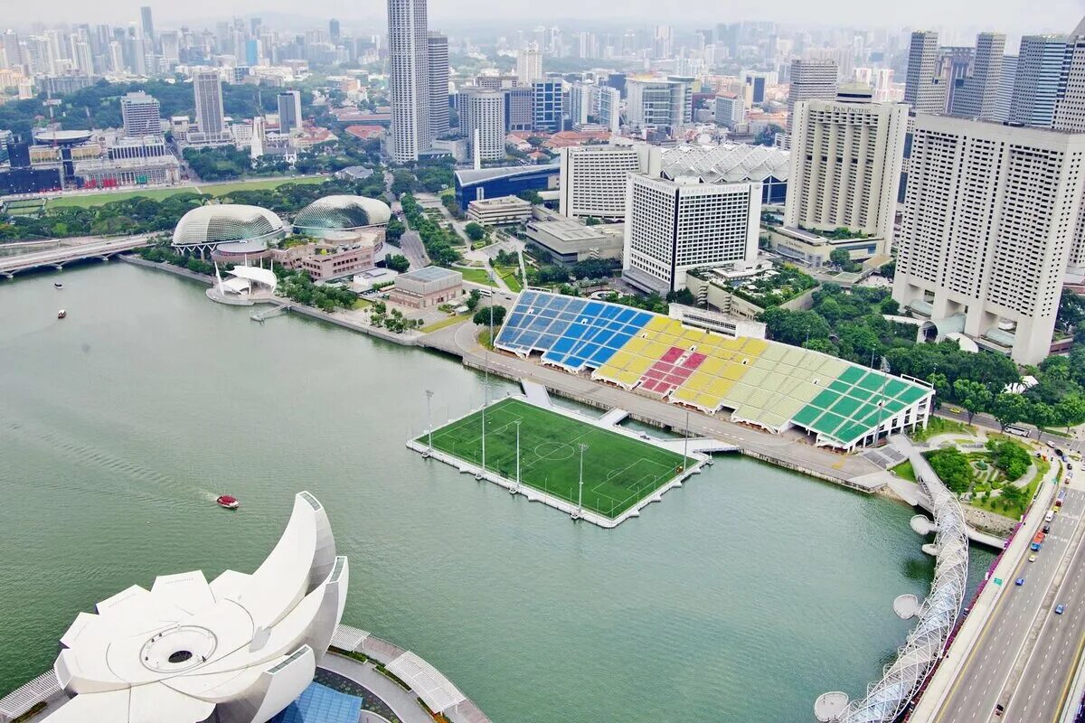 Вода на стадионе. Плавучий стадион в Сингапуре.