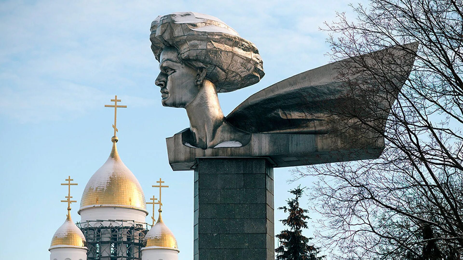 Памятник Ольге Генкиной в Иваново. Памятник в Иваново на площади Генкиной. Памятник Генкиной Иваново ЖД вокзал. Монумент подвигу молодых революционерок Иваново. Памятник революции иваново