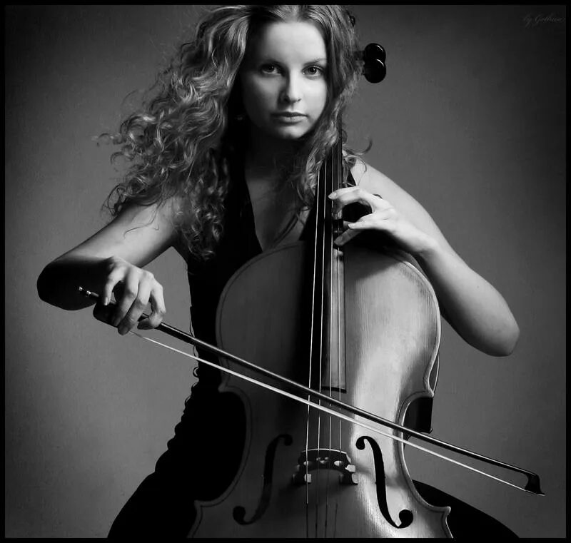 Скрипачка 2. Джакалина виолончелистка. Фотосессия с музыкальными инструментами.