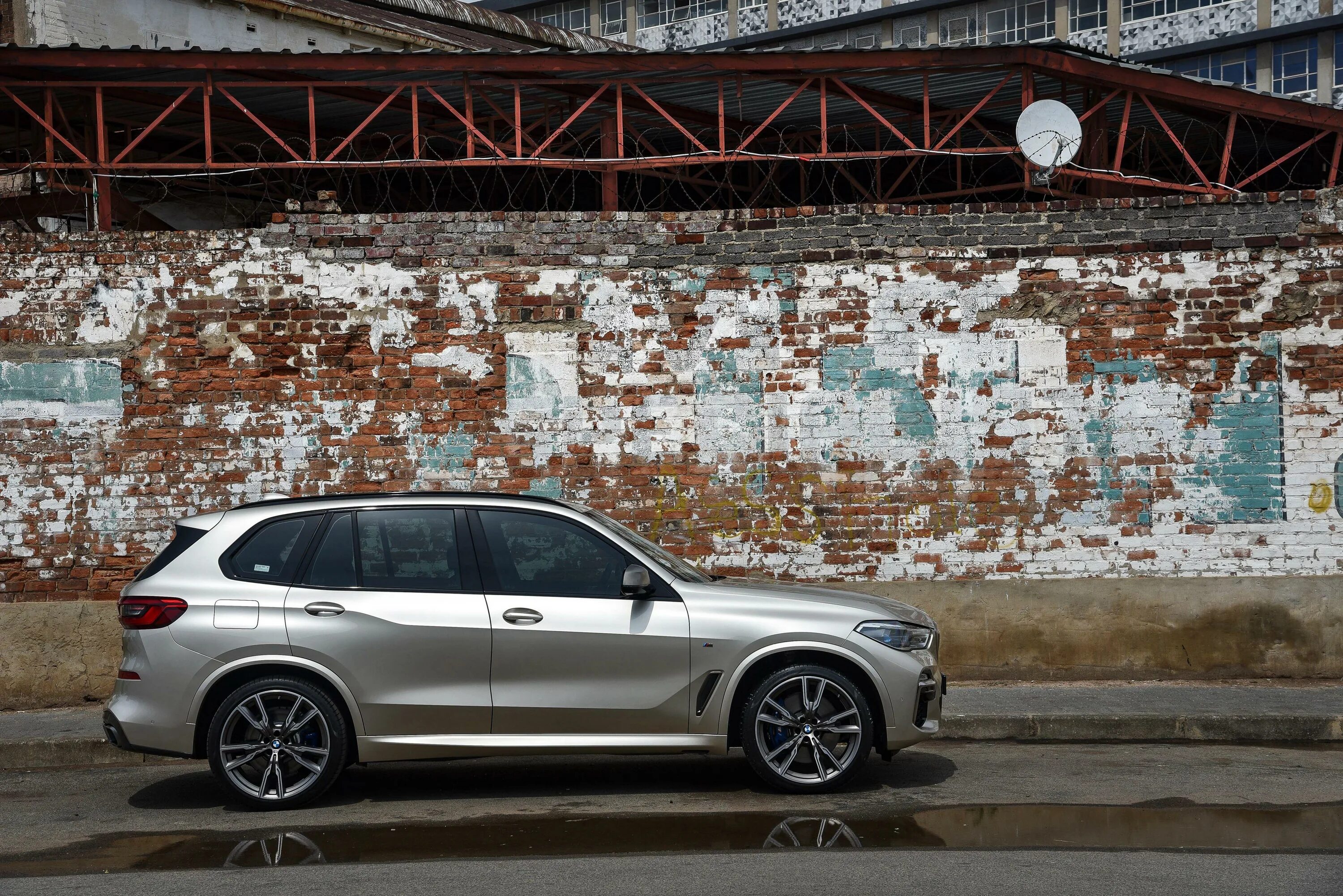 Bmw x5 цвета. БМВ х5 g05. БМВ х5 g05 m50d. Silver BMW x5 g05. БМВ х5 g05 серебристый.