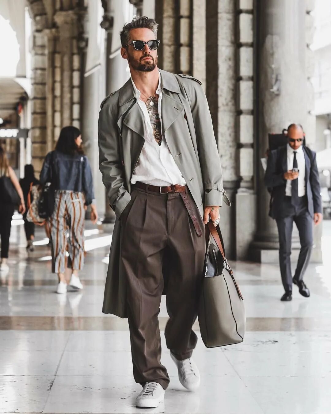 Расслабленный стиль. Городской стиль мужчины. Итальянский стиль в одежде для мужчин. Уличный стиль мужчины.