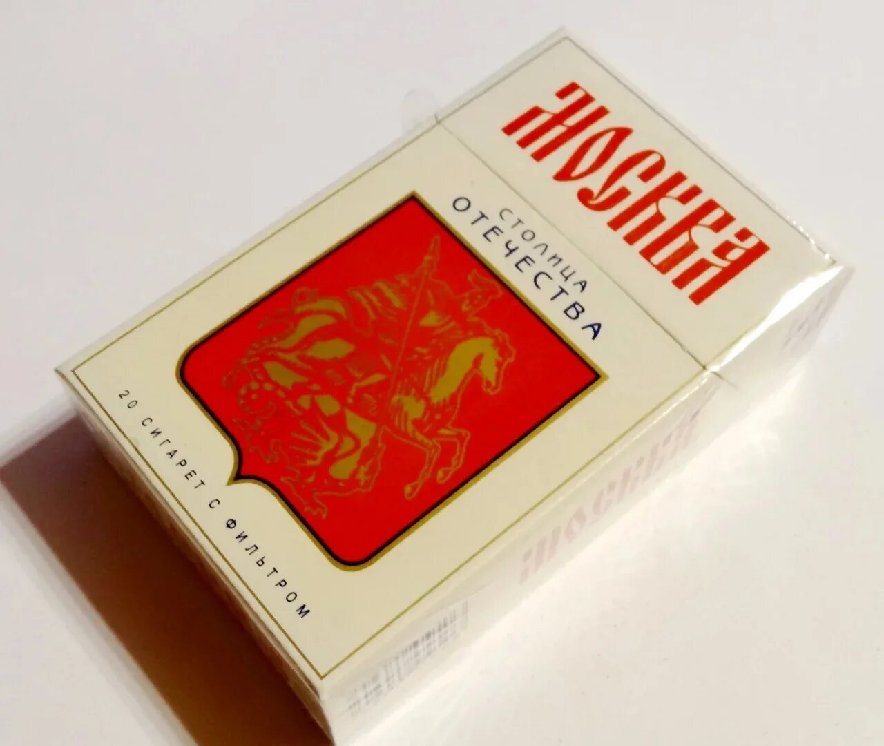 Американские магазины сигарет. Оригинальные сигареты москва. Оригинальные сигареты москва. Витрина для одноразовых электронных сигарет. Сигареты ява 100 золотая классическая.