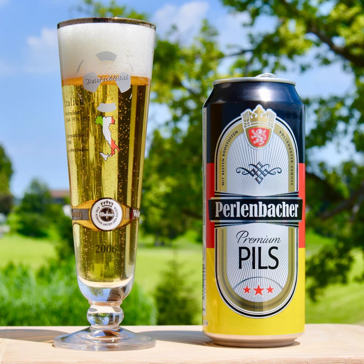 Пиво германия купить. Немецкое пшеничное нефильтрованное пиво. Premium pils светлый лагер. Немецкое пиво Pilsner. Пиво Франкфуртер Пилснер.