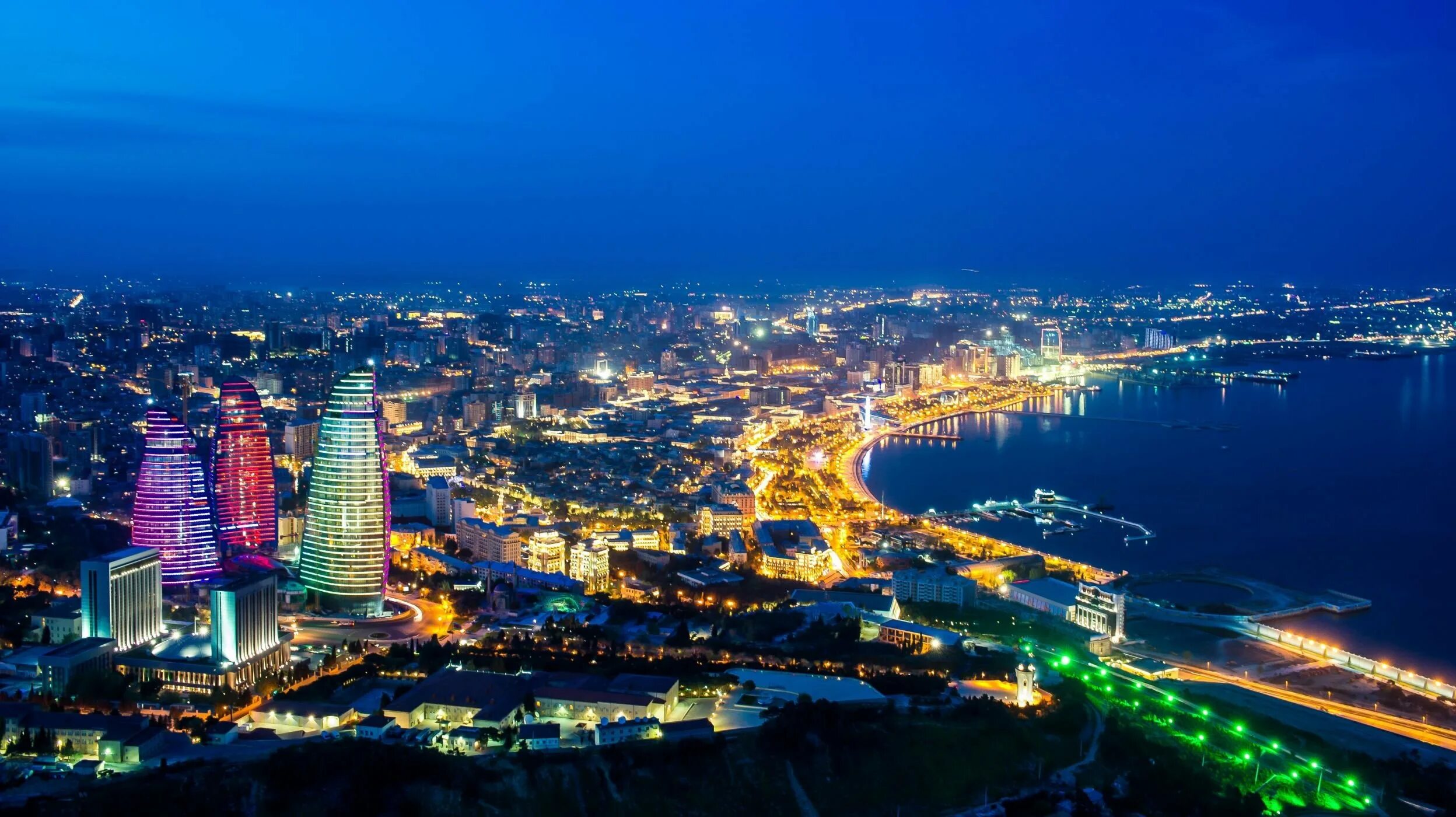 Какая столица у азербайджана. Азербайджан ночной Баку. Баку Азербайджан панорама. Ночной Баку панорама. Азейбарджан столица.