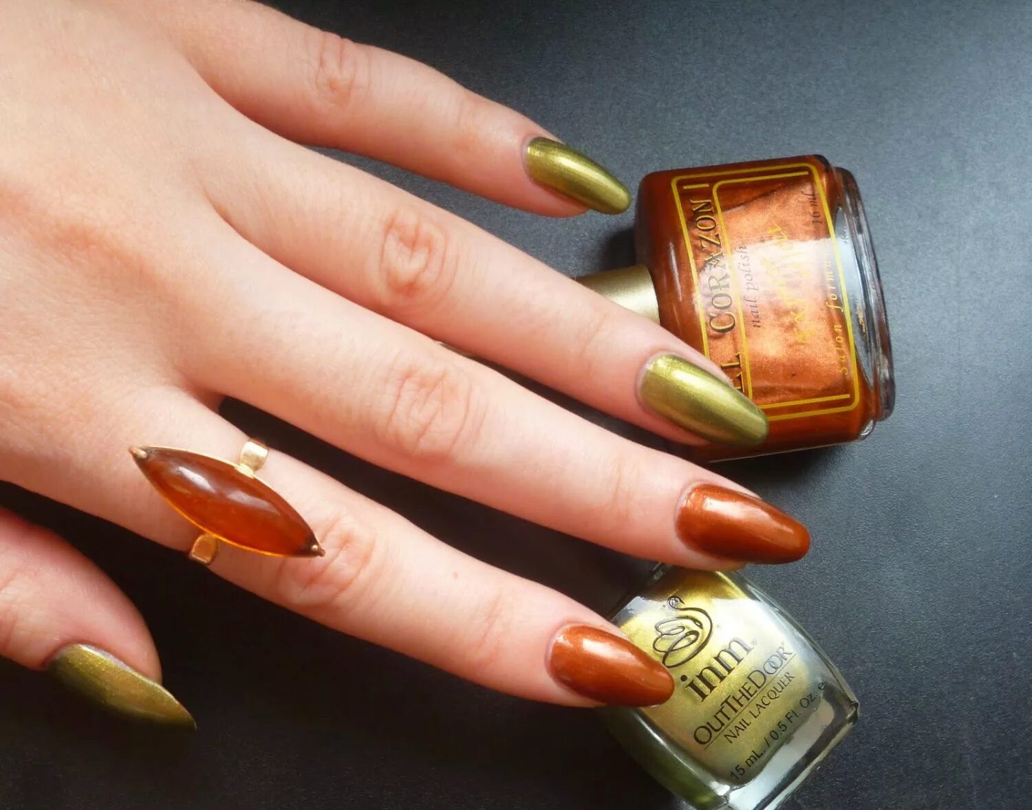 зеркальный маникюр. бронзовый дизайн ногтей. бронзовый маникюр. бронзовый цвет ногтей. бронзовый лак.