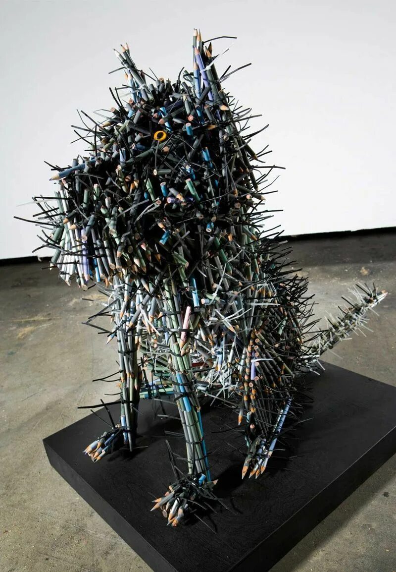 Необычные изделия из металла. Металлические скульптуры для сада. Поделки для сада. Арт объекты из пластика. Панно из необычных материалов.