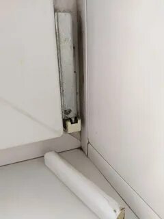 Пластиковое окно дует снизу