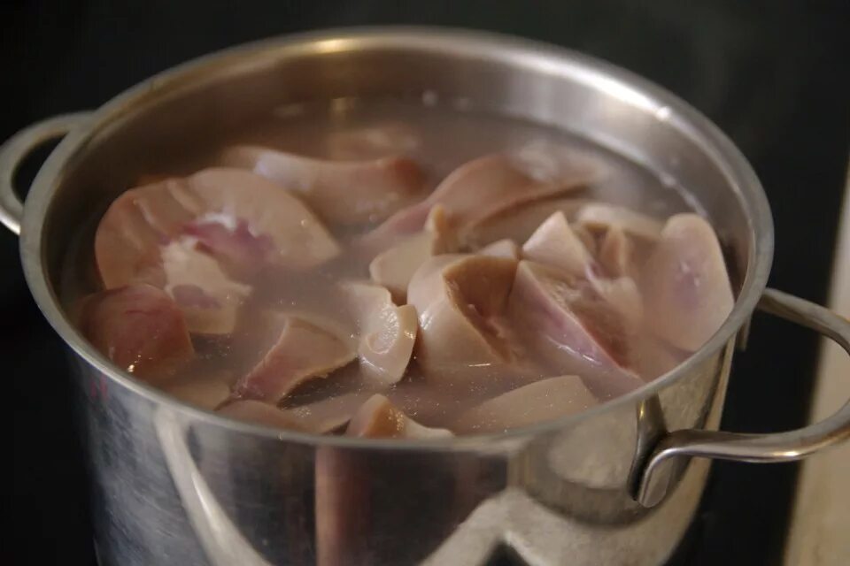 Картошка свиные почки с луком сковородки. Почки свиные приготовить. Как готовить почки без запаха