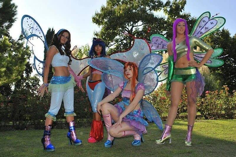Косплей винкс блум. Настоящих фей винкс. «чародейки» «клуб винкс» «феи». Косплей винкс сиреникс. Винкс косплей гармоникс.