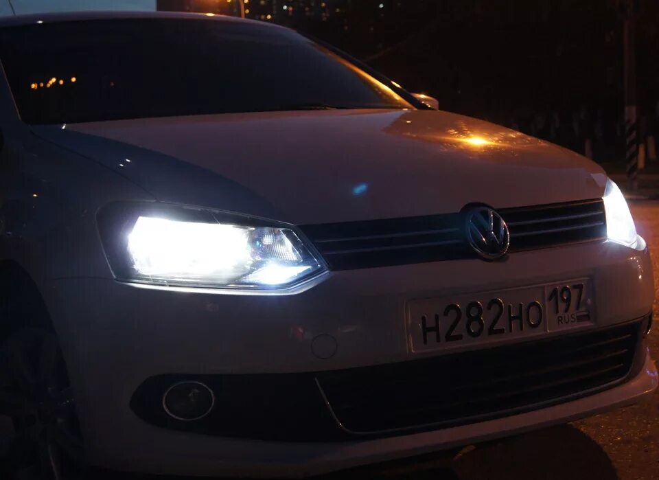 Polo sedan лампы. Ксенон Фольксваген поло 4300. H7 VW Polo led. Светодиодные лампы h7 поло седан. Лампа Фольксваген поло Ближний свет h7.