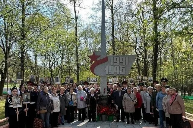 9 мая митинг 2023. Обелиск. Митинг у обелиска. Митинг 9 мая. Митинг ко Дню Победы.