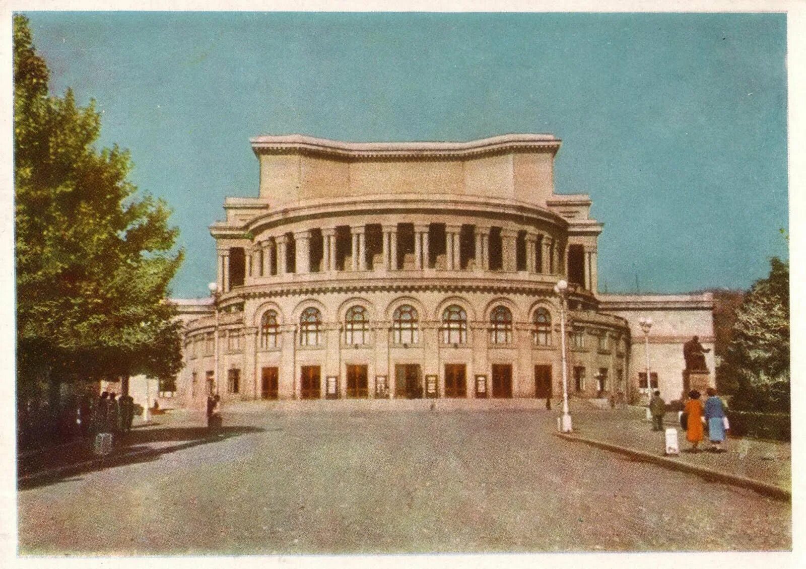 А. Театр оперы спендиарова армении. Театр оперы и балета спендиарова. Театр оперы и балета ереван. Театр оперы спендиарова армении.