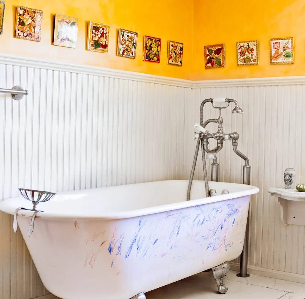 Отделка ванной. Покрасить ванну. Отделка стен в ванной комнате. Бюджетная отделка ванной. Что можно вместо плитки в ванной