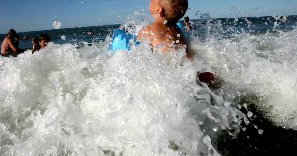 Температура воды моря зеленоградск. Фотосессия в Зеленоградске на море. Зеленоградск море плавать. Зеленоградск в июле. Море жарко.