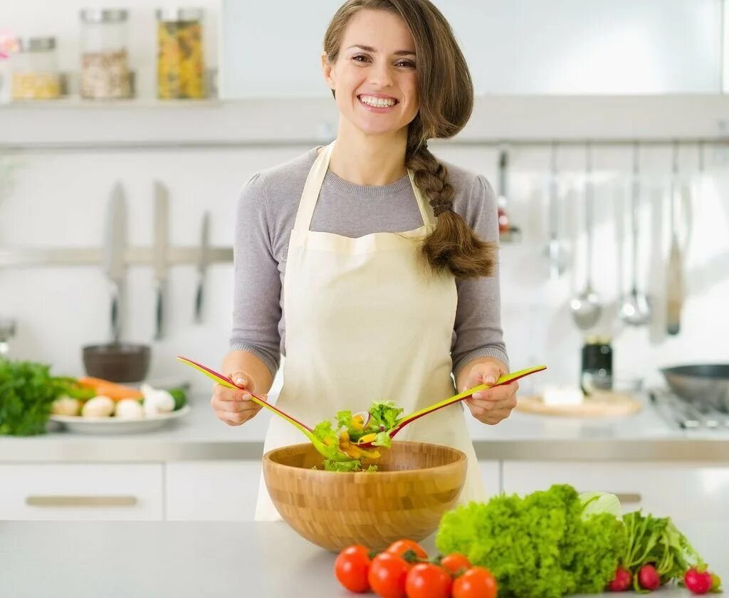 Одежда приготовления пищи. Одежда приготовления пищи. Стильный фартук. Спецодежда для поваров. Женщина готовит.