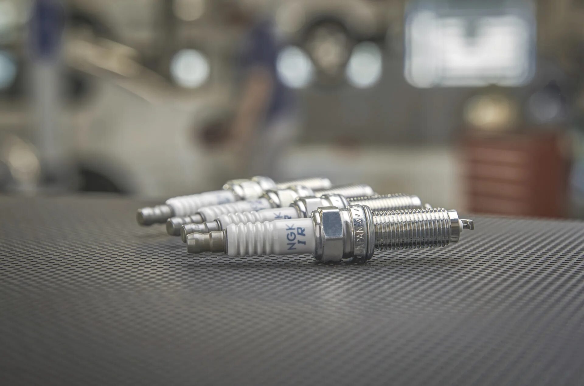 Свеча зажигания NGK 4589. Spark Plug свечи зажигания. Свеча зажигания NGK 5989. НЖК 7822 свечи зажигания.