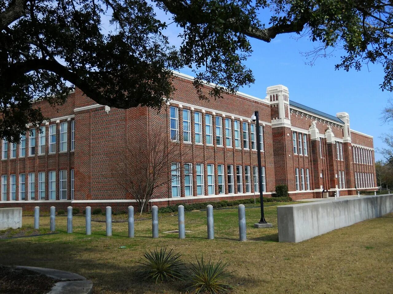 Старая school. Миссисипи школа. Галфпорт Миссисипи США. Город Галфпорт штат Миссисипи. Школа за городом.