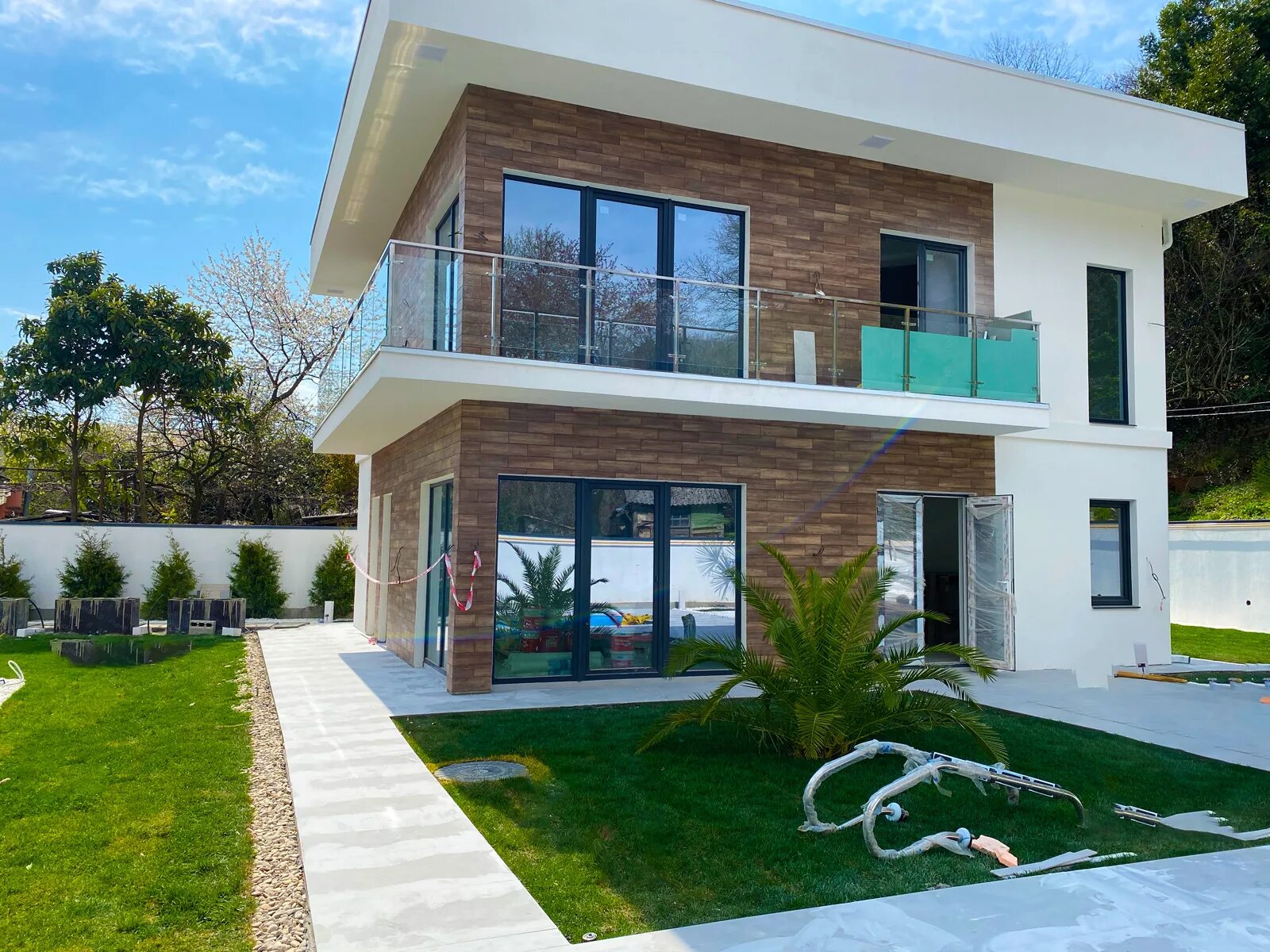 дом в адлере. дом в сочи длительно. вилла арфа сочи. дом в сочи длительно. дом с плоской крышей на склоне.