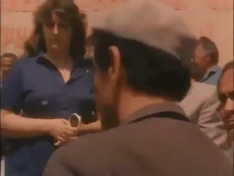 За стеклом 1987. Чертик под лобовым стеклом (1987).
