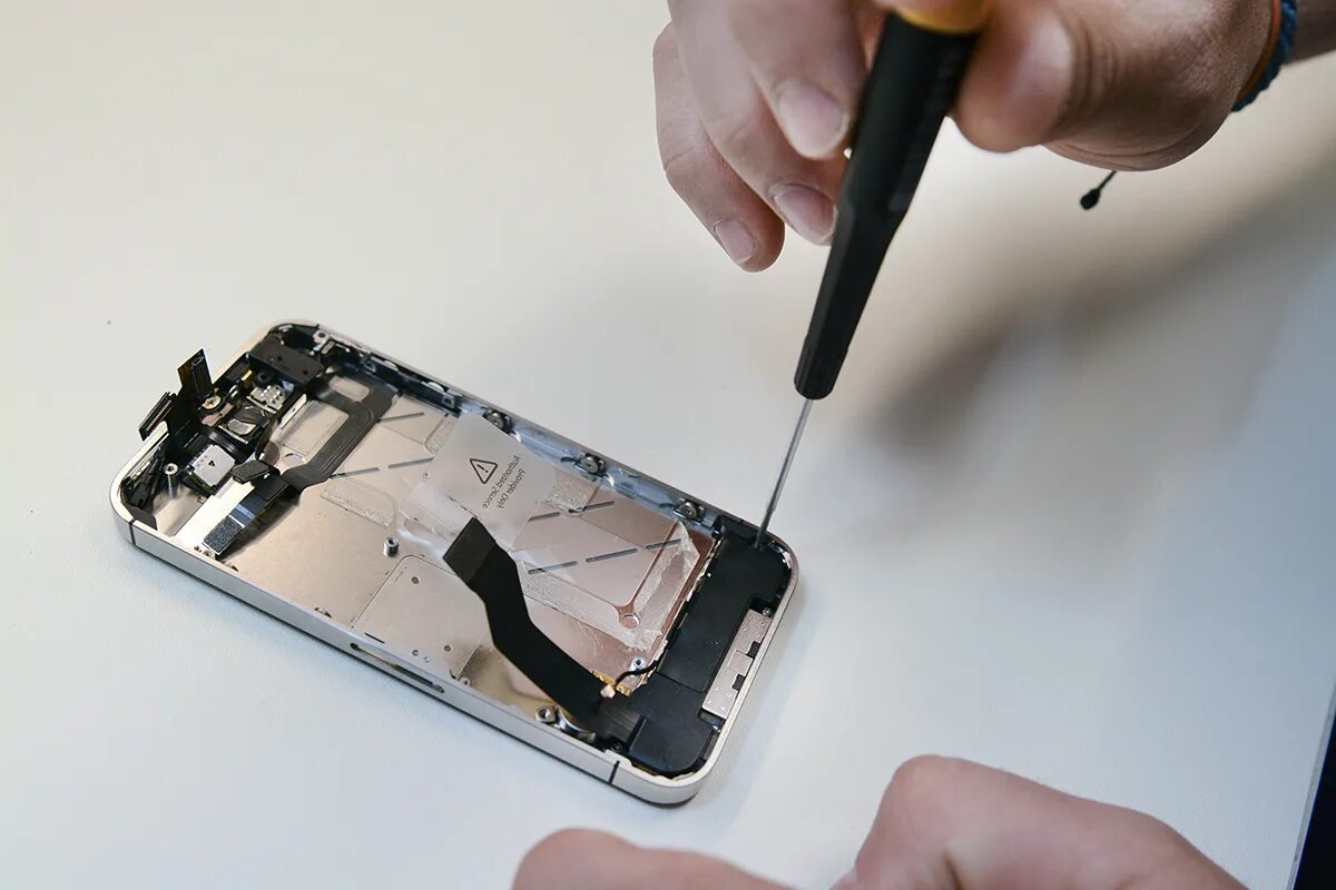 Ремонт iphone repair. Починка айфона. Ремонт смартфонов. Чинит телефон. Iphone Tamiri.