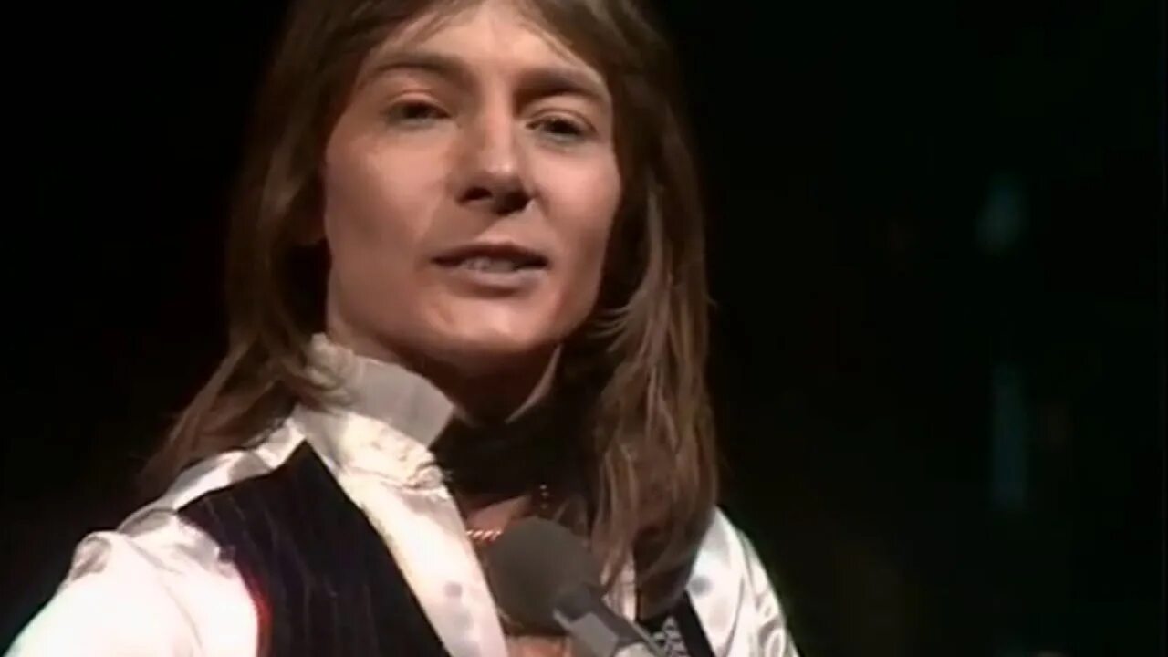 Песню смоки элис. Смоки группа элис. alice smokie 1977. smokie living next door to alice. ливинг некст дор ту элис смоки.