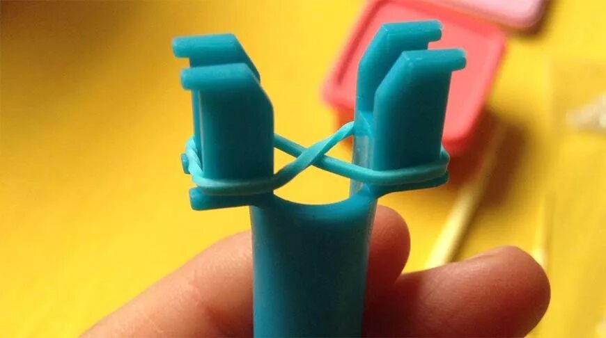 как сделать рогатку для плетения резинками. рогатка для плетения резиночек. резинка для рогатки.