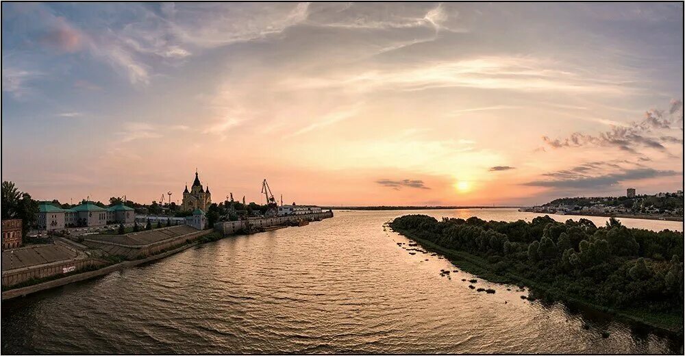 сормовскя лирическая тест. долматовский поэт. над волгой широкой. мокроусов сормовская лирическая. на волге широкой на стрелке далекой текст.