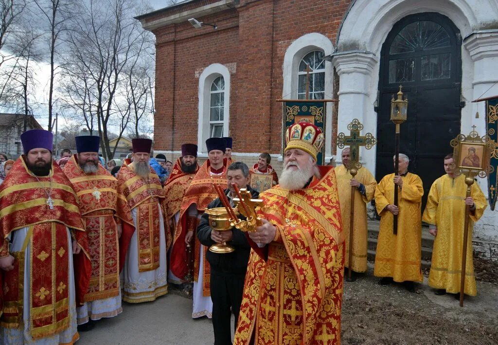 Пасха 15 апреля. Храм посёлок Фруктовая Луховицы. Храм Преображенский Преображенский храм Абакан на Пасху. Преображенская Церковь Луховицы во фруктовой. Преображенский храм Курск.