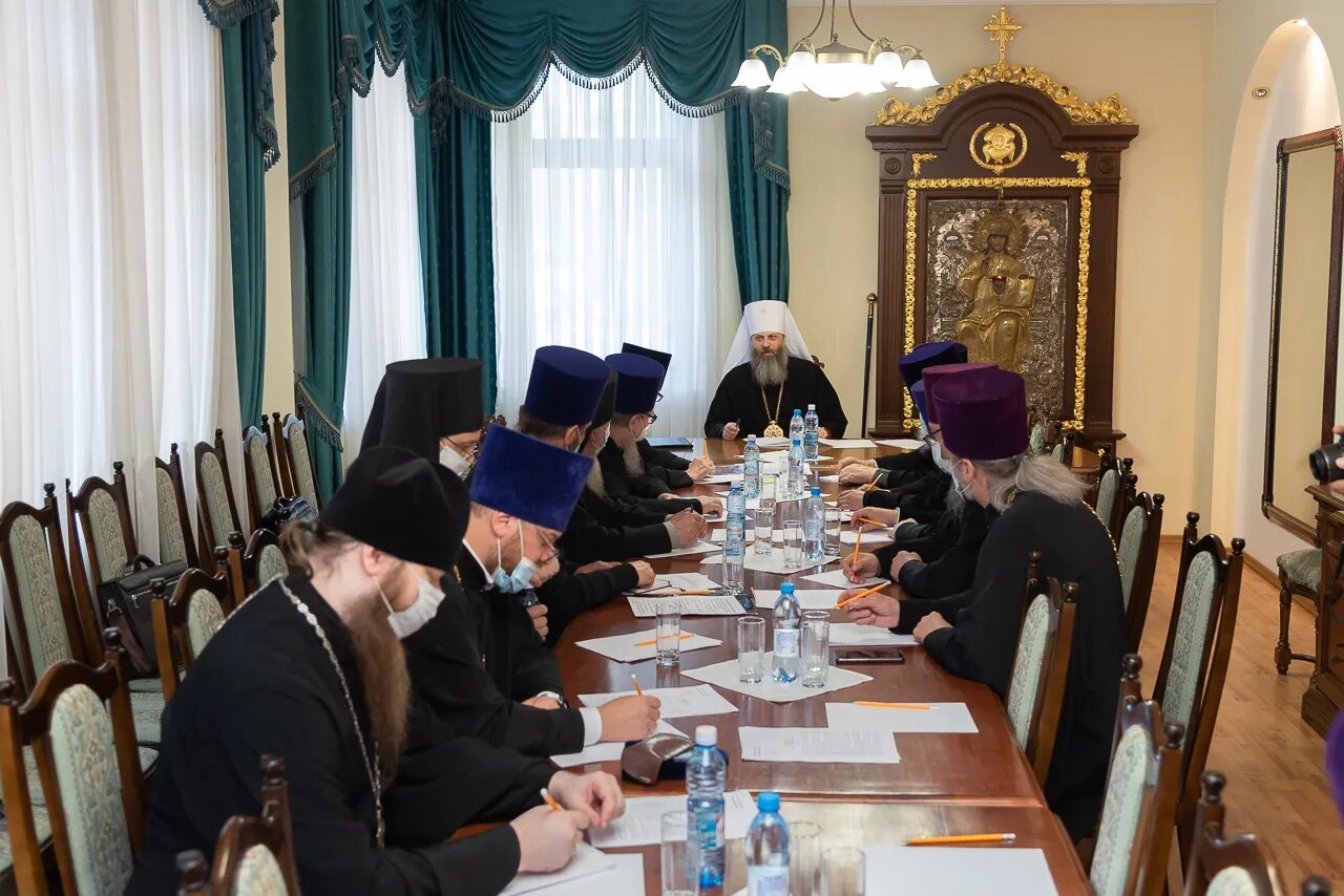 духовенство новосибирской епархии. настоятель армянской церкви в новосибирске. епархиальное управление новосибирск. новосибирская мtтрополия. священники новосибирской епархии.