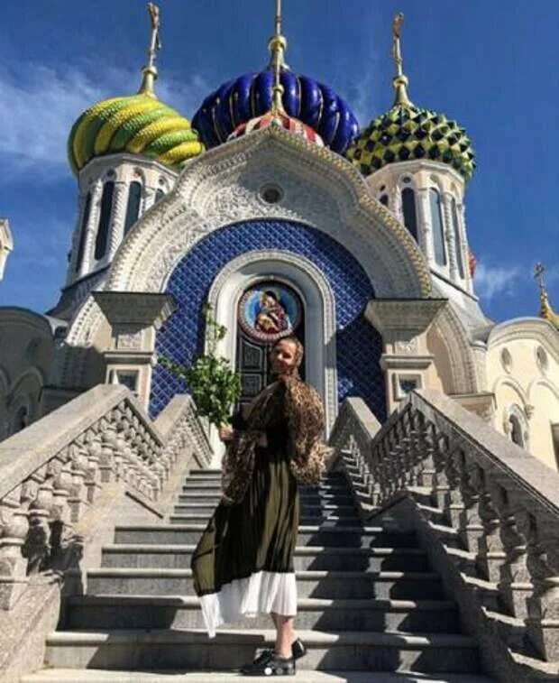 Храм патриаршего подворья. Патриаршее подворье в переделкино. храм патриаршего подворья в переделкино. патриаршее подворье в переделкино фото. патриаршие подворья в переделкино кафе.