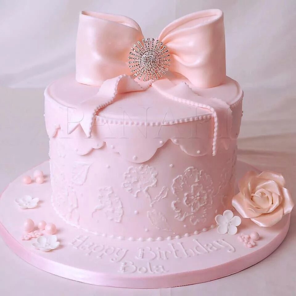 Красивый торт на рождения девочки. Торт с мастикой для девочки. Красивый нежный торт для девочки. Мастичные торты розовые. Нежный торт для девочки с мастикой.