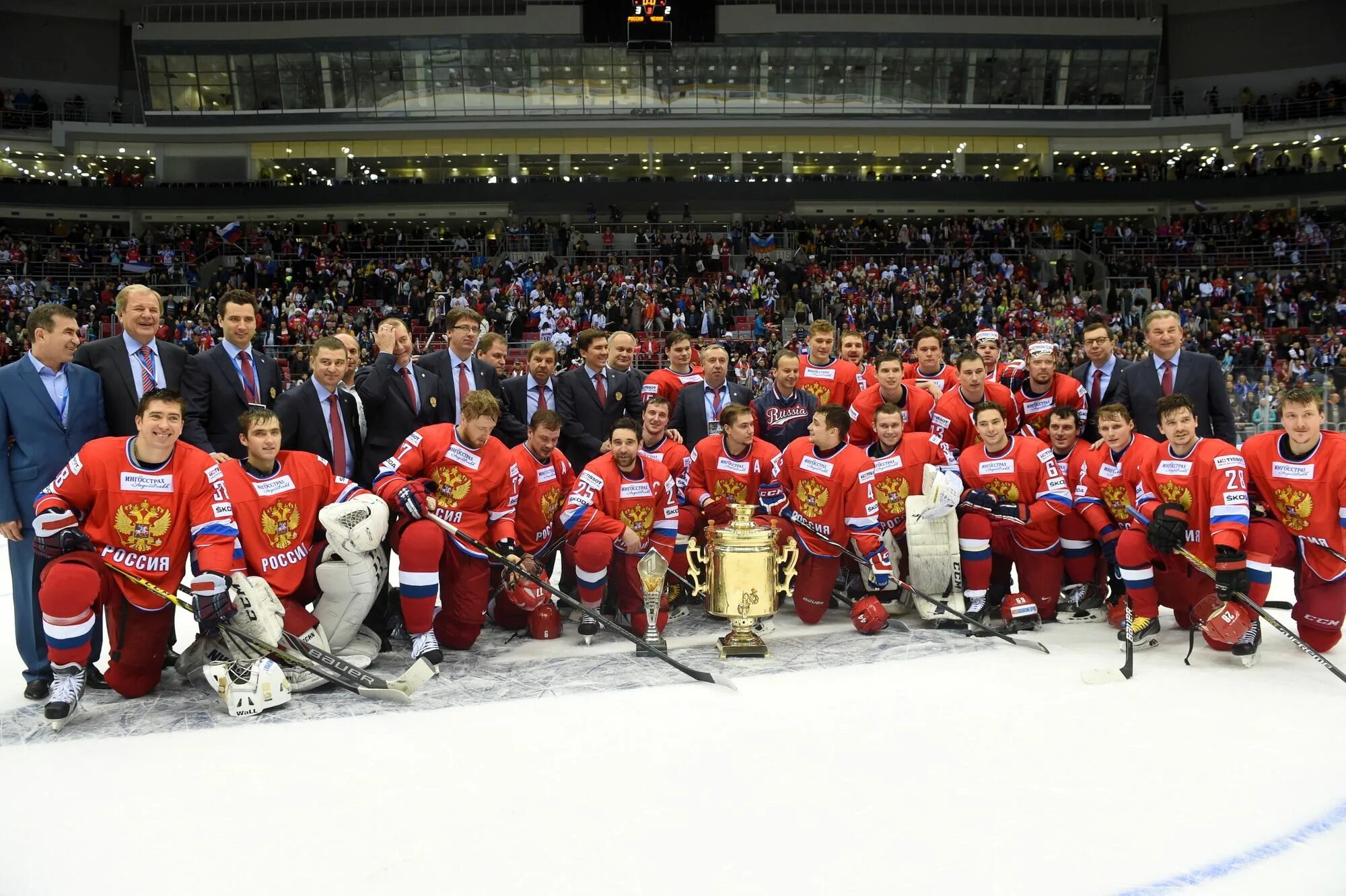 Фхр сайт по хоккею. Сборная России по хоккею с Кубком 2014. Russian National Hockey Team. Хоккей сборная России с Кубком. Сборная России по хоккею 1998.