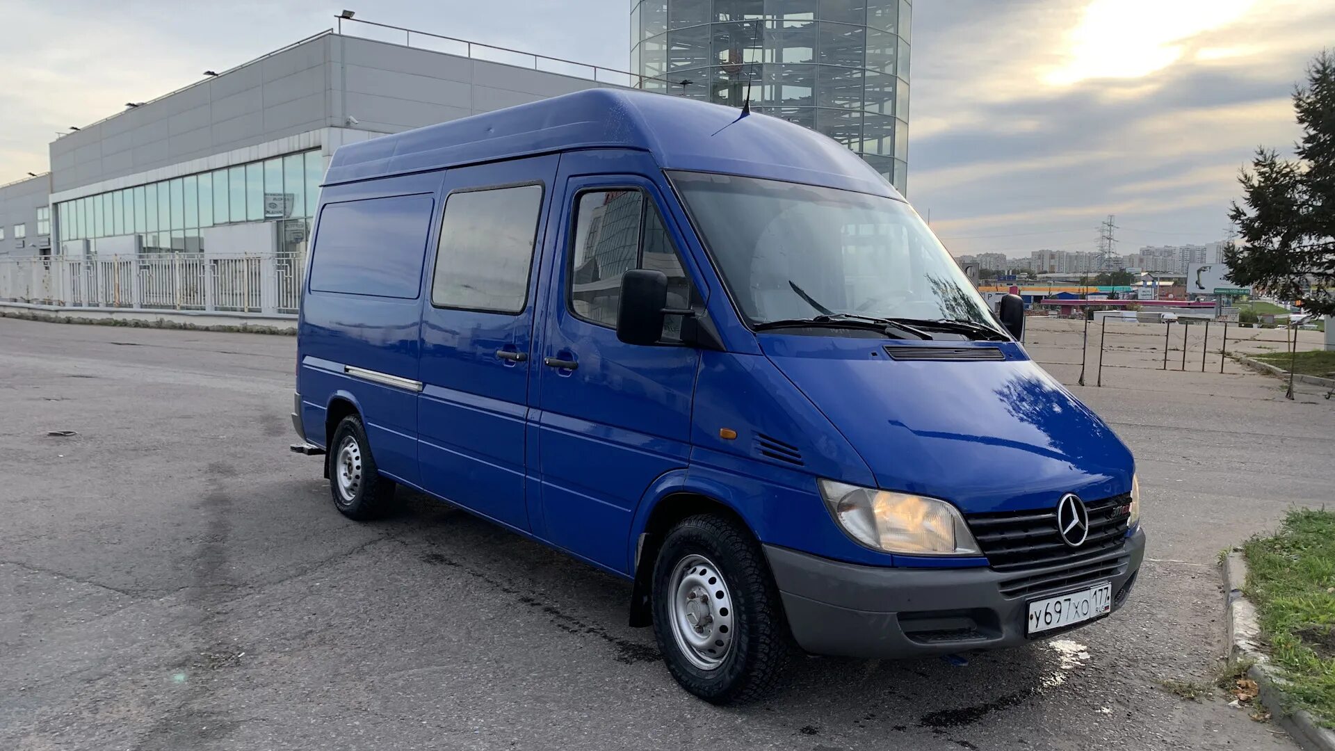 Мерседес Спринтер 1. Mercedes Benz Sprinter синий. Мерседес Спринтер голубой. Мерседес Спринтер 906 синий.