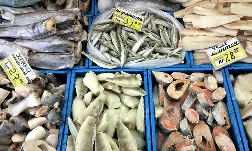 Какую рыбу продавать в магазине. Ассортимент рыбного магазина. ассортимент свежемороженой рыбы. рынок рыбной продукции. ассортимент свежемороженой рыбы в магазине.