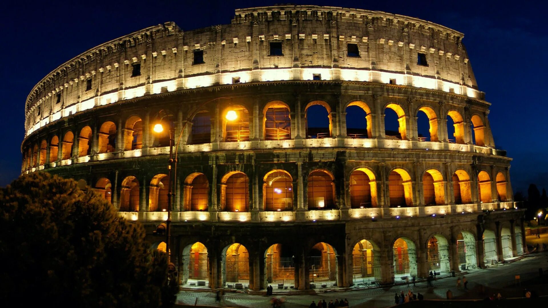 Колизей страна где находится. Колизей в Риме. Фото Колизея в древнем Риме. Достопримечательности Рима театр. Колизей в Италии 2 этажа.